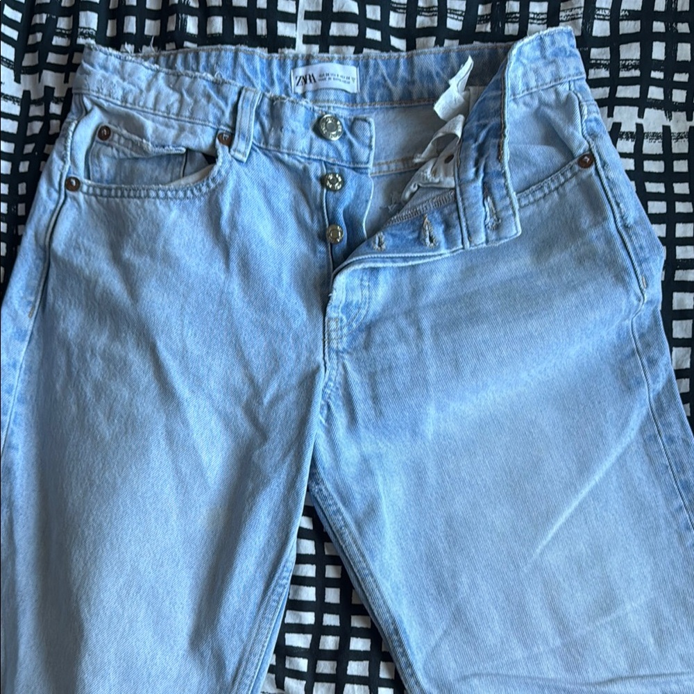 Zara Women’s Relaxed Fit Light Blue Jeans